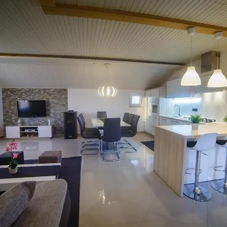 With Swimming Pool Palit, Rab - 24995 شقة