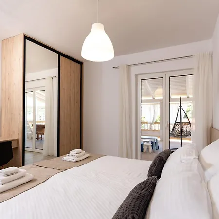 דירה With Swimming Pool Palit, Rab - 24995