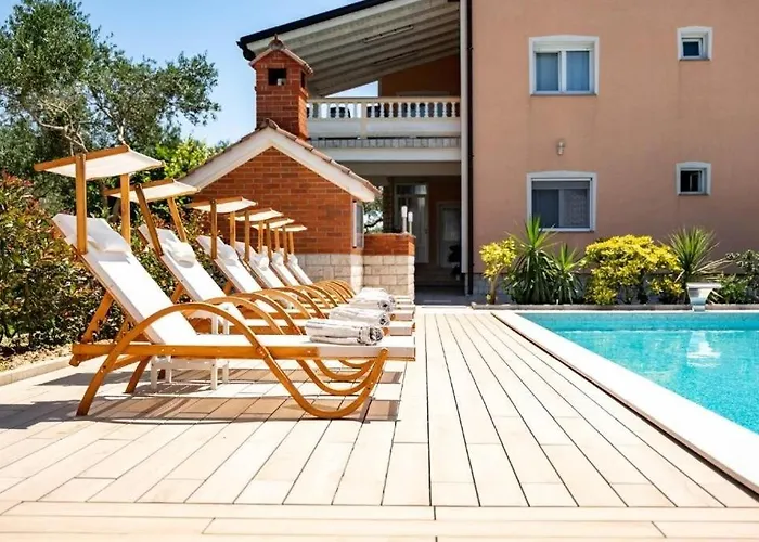 Apartment With Swimming Pool Palit, Rab - 24995